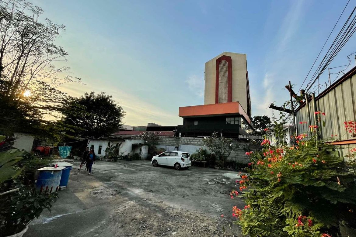 Land for Sale in Bangkal, Makati, Metro Manila near MRT-3 Magallanes – photo 2