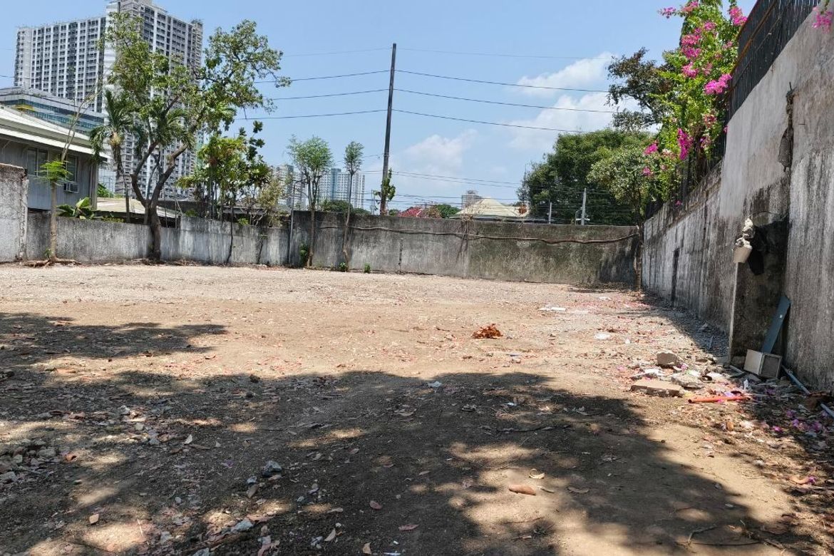 Land for Sale in Dasmariñas North, Makati, Metro Manila near MRT-3 Ayala – photo 4