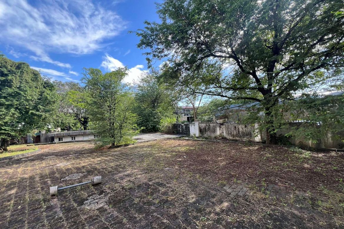 Land for Sale in Forbes Park North, Makati, Metro Manila near MRT-3 Buendia – photo 2