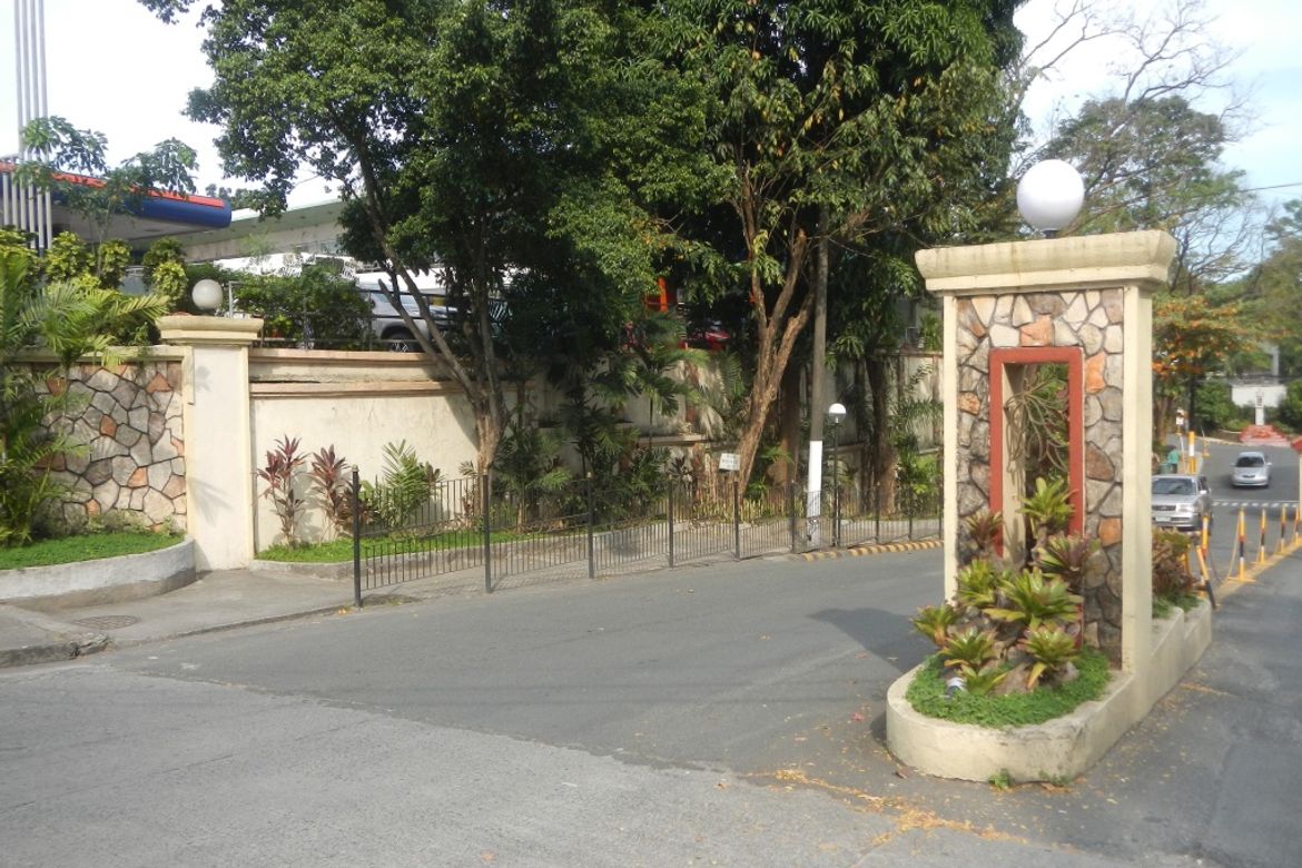 Land for Sale in LOYOLA GRAND VILLAS, Ramon Magsaysay, Quezon City, Metro Manila near LRT-1 Roosevelt