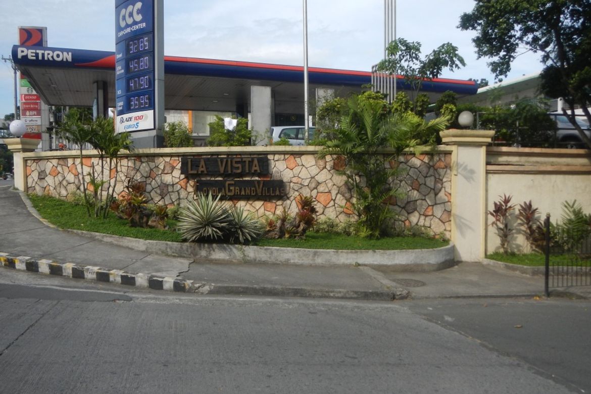 Land for Sale in LOYOLA GRAND VILLAS, Ramon Magsaysay, Quezon City, Metro Manila near LRT-1 Roosevelt – photo 2
