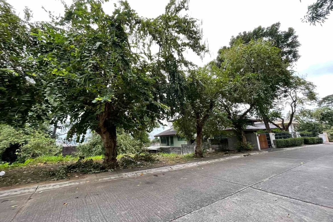 Land for Sale in LOYOLA GRAND VILLAS, Ramon Magsaysay, Quezon City, Metro Manila near LRT-1 Roosevelt – photo 2