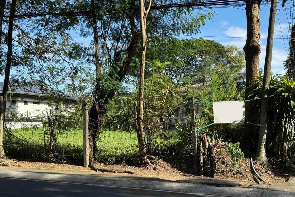 Land for Sale in LOYOLA GRAND VILLAS, Ramon Magsaysay, Quezon City, Metro Manila near LRT-1 Roosevelt