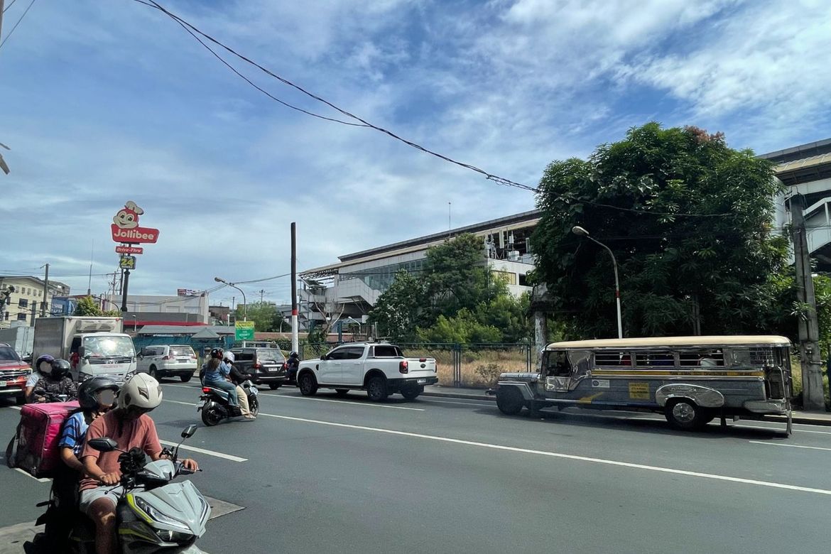 Land for Sale in Manila, Metro Manila near LRT-2 Legarda – photo 2