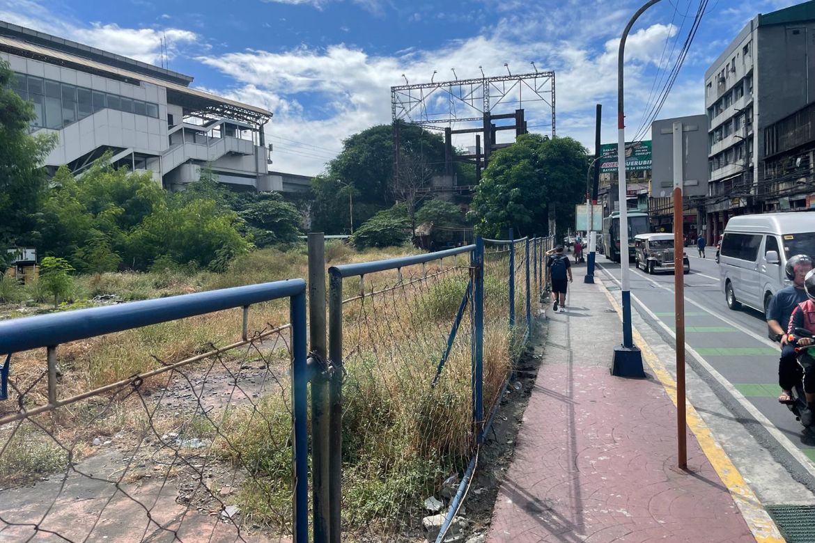 Land for Sale in Manila, Metro Manila near LRT-2 Legarda – photo 4