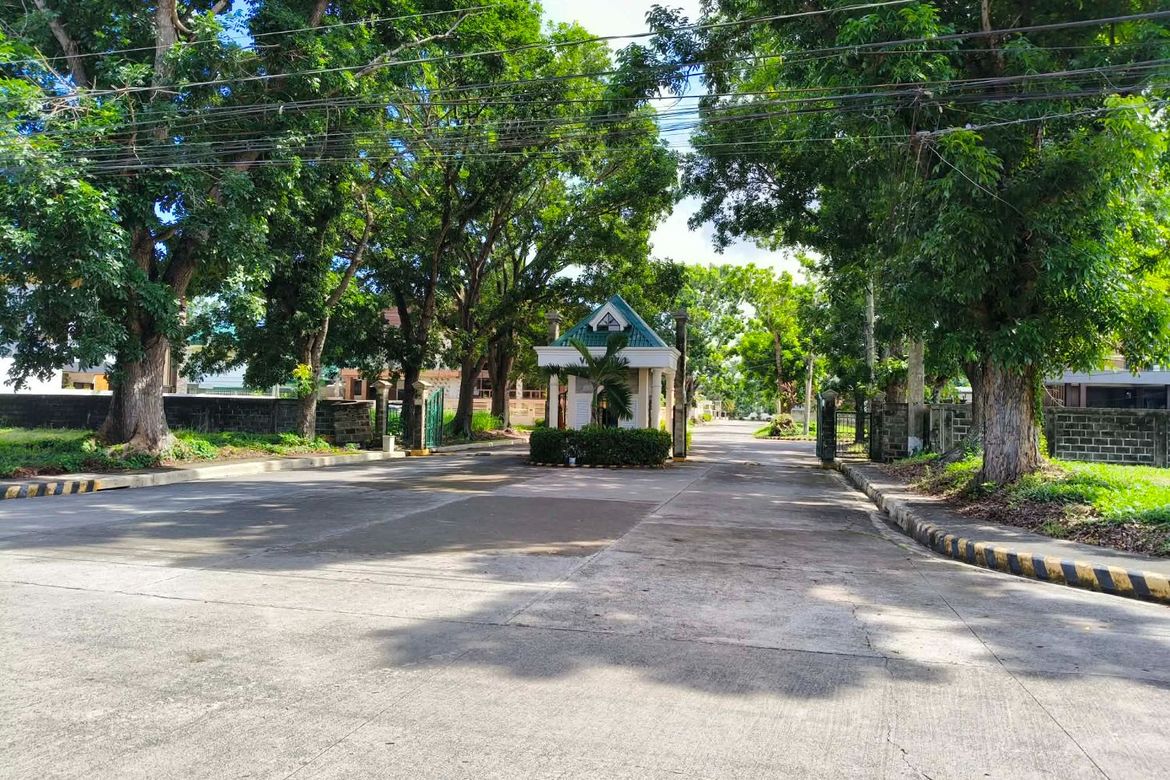Land for Sale in Manville Royale, Pahanocoy, Bacolod, Negros Occidental