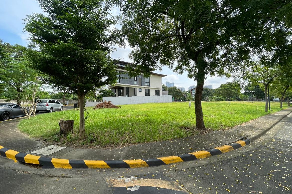 Land for Sale in Mckinley West Village, Pinagsama, Taguig, Metro Manila