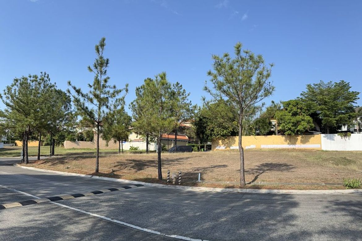 Land for Sale in Portofino South, Poblacion, Muntinlupa, Metro Manila