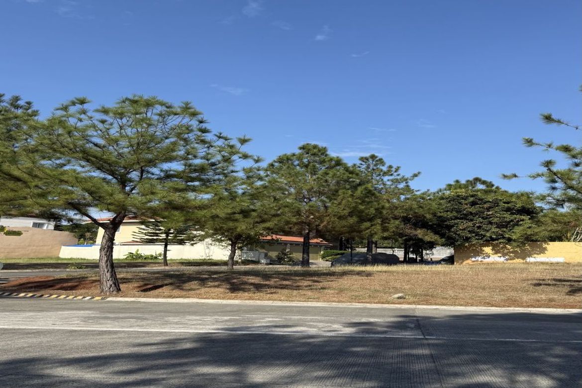 Land for Sale in Portofino South, Poblacion, Muntinlupa, Metro Manila