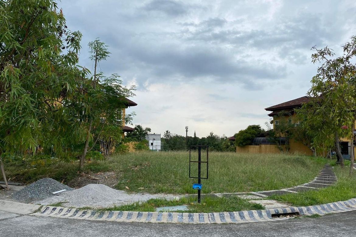 Land for Sale in Portofino South, Poblacion, Muntinlupa, Metro Manila
