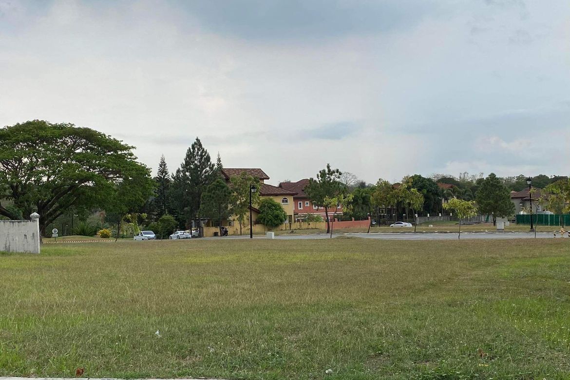 Land for Sale in Portofino South, Poblacion, Muntinlupa, Metro Manila – photo 2