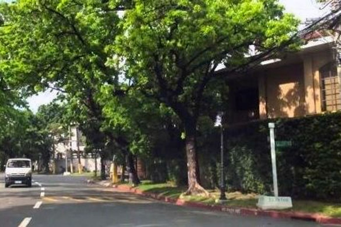 Land for Sale in San Lorenzo, Makati, Metro Manila near MRT-3 Ayala