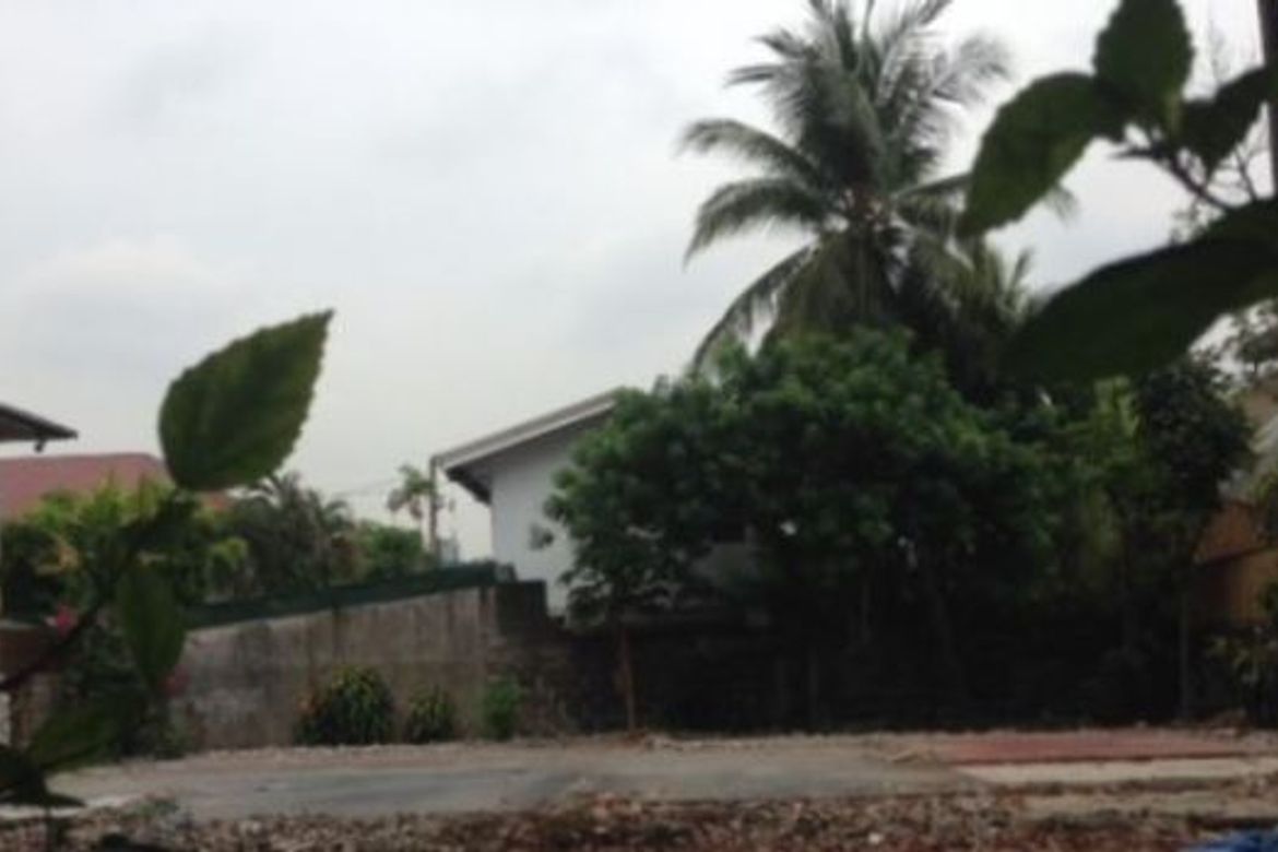 Land for Sale in San Lorenzo, Makati, Metro Manila near MRT-3 Ayala