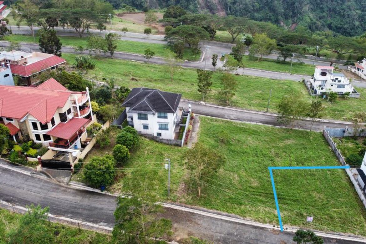 Land for Sale in Splendido Taal Towers, Niyugan, Laurel, Batangas