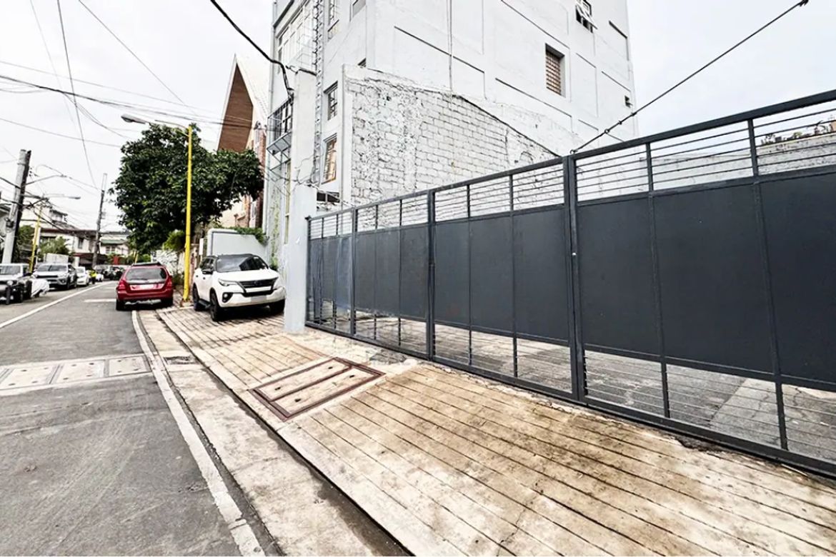 Land for Sale in Urdaneta, Makati, Metro Manila near MRT-3 Ayala – photo 3