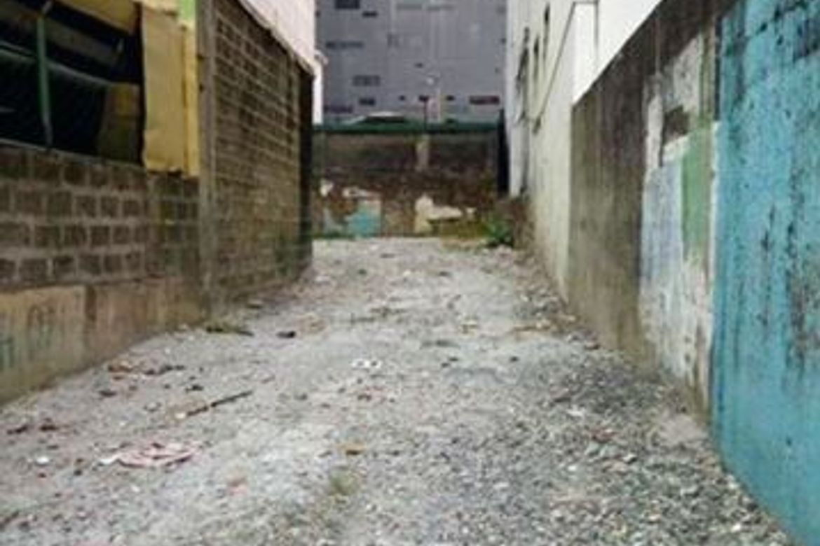 Land for Sale in Urdaneta, Makati, Metro Manila near MRT-3 Ayala