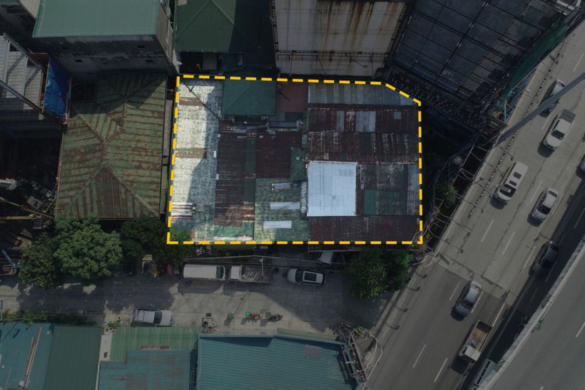Land for Sale in Urdaneta, Makati, Metro Manila near MRT-3 Ayala