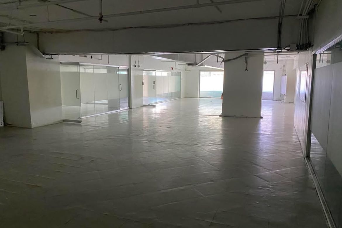 Office for Sale in Pio Del Pilar, Makati, Metro Manila – photo 3