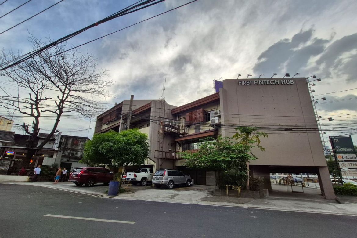 Shophouse for Rent in Urdaneta, Makati, Metro Manila near MRT-3 Ayala
