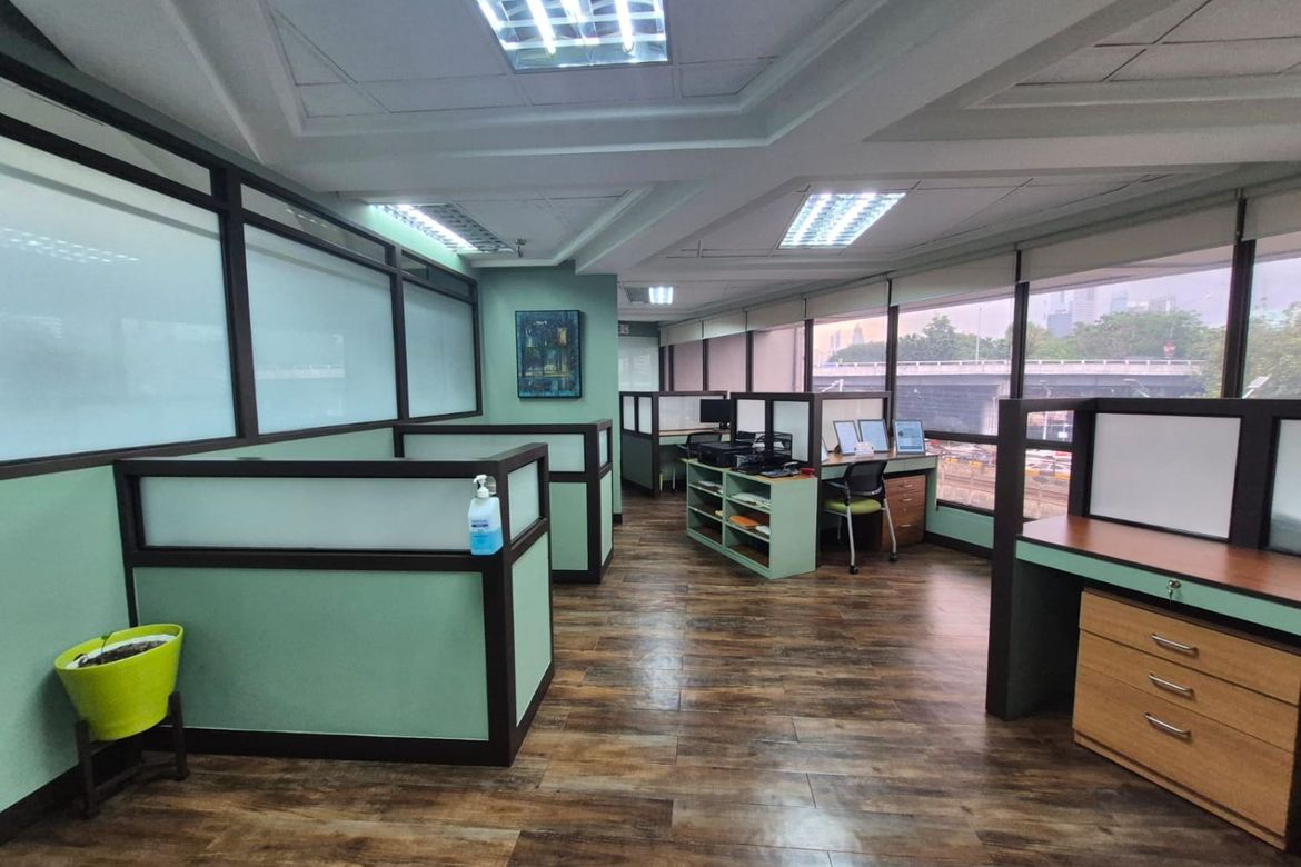 Shophouse for Rent in Urdaneta, Makati, Metro Manila near MRT-3 Ayala photo 5