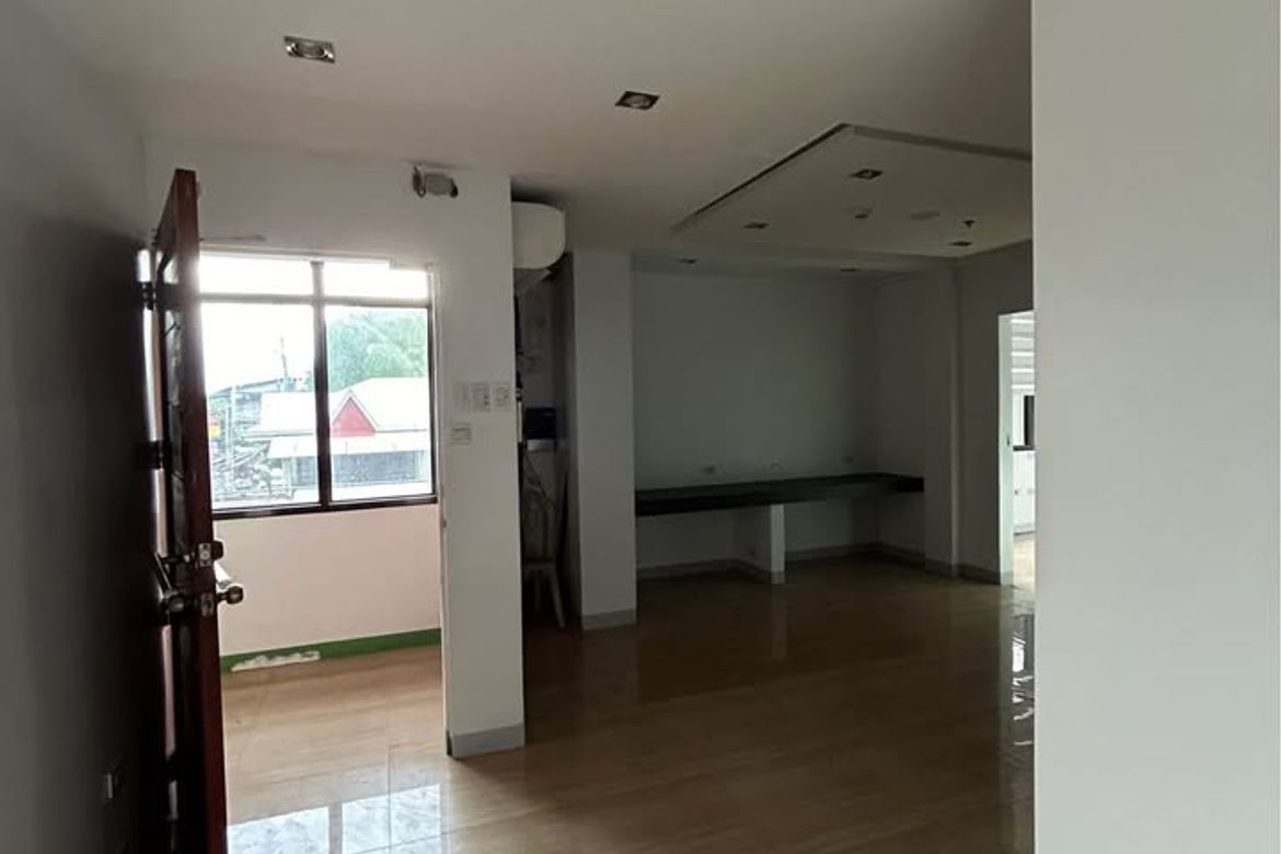 Shophouse for Sale in Almanza Dos, Las Piñas, Metro Manila – photo 3