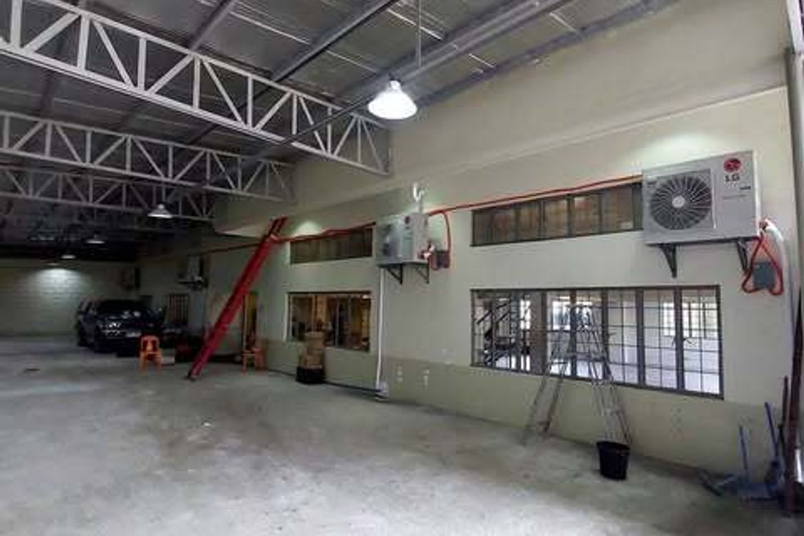 Shophouse for Sale in Apolonio Samson, Quezon City, Metro Manila near LRT-1 Balintawak – photo 2