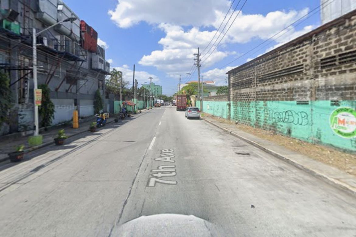 Shophouse for Sale in Barangay 109, Caloocan, Metro Manila near LRT-1 5th Avenue