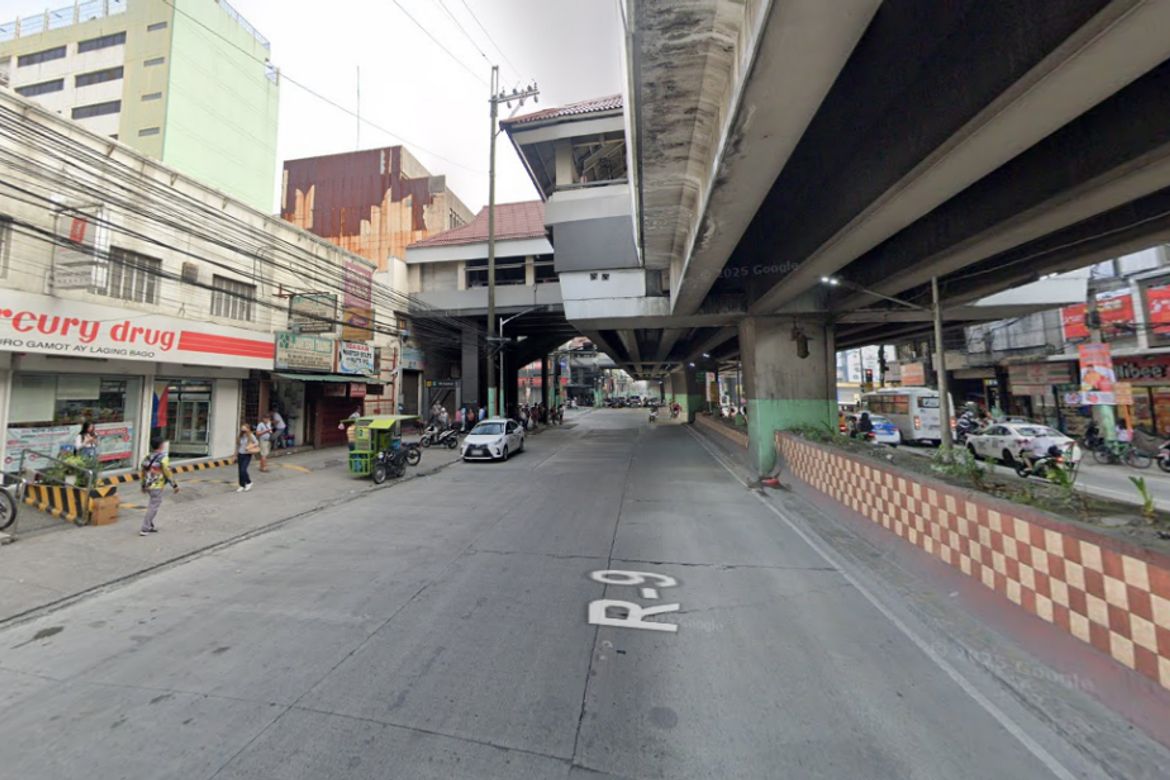Shophouse for Sale in Barangay 68, Caloocan, Metro Manila near LRT-1 Monumento – photo 2