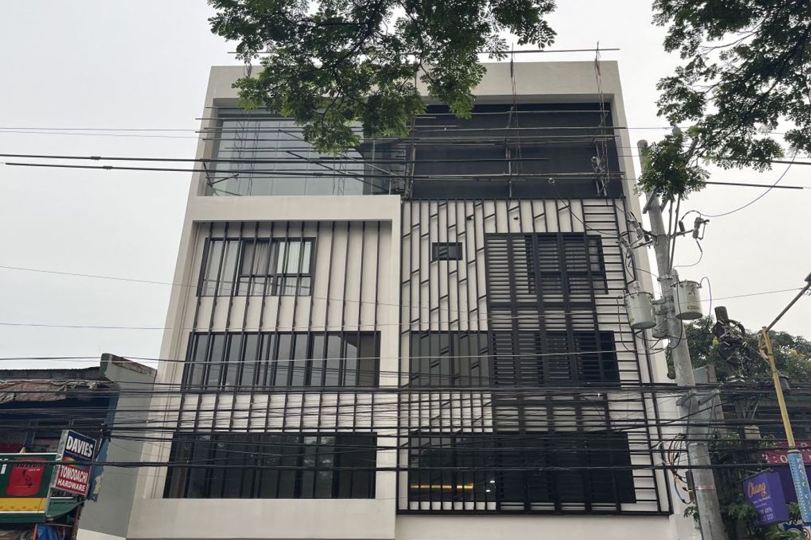 Shophouse for Sale in Kapitolyo, Pasig, Metro Manila