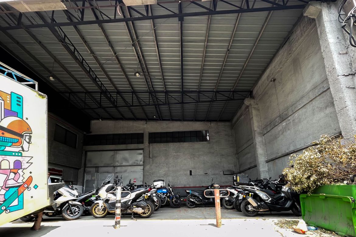 Shophouse for Sale in Loyola Heights, Quezon City, Metro Manila near LRT-2 Katipunan – photo 4