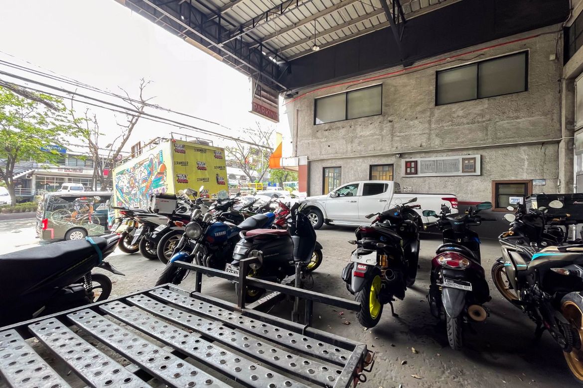 Shophouse for Sale in Loyola Heights, Quezon City, Metro Manila near LRT-2 Katipunan – photo 7