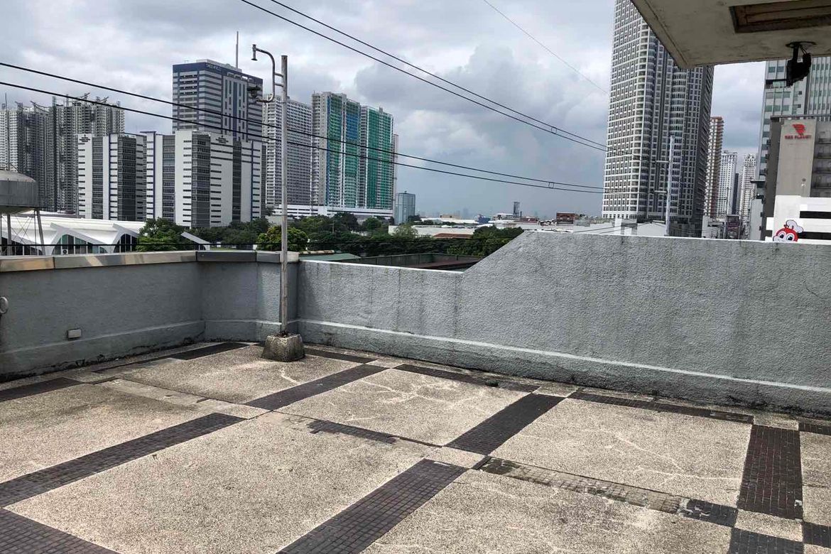 Shophouse for Sale in San Antonio, Pasig, Metro Manila near MRT-3 Ortigas