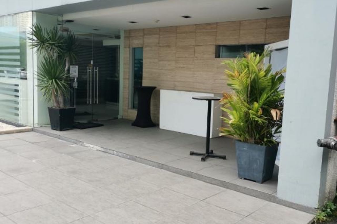Shophouse for Sale in San Isidro, Makati, Metro Manila