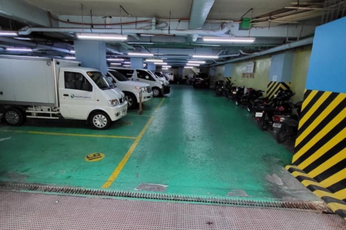 Shophouse for Sale in Santa Cruz, Manila, Metro Manila near LRT-1 Tayuman – photo 2
