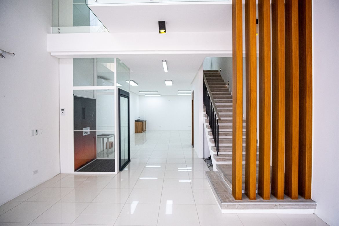 Shophouse for Sale in South Triangle, Quezon City, Metro Manila near MRT-3 Quezon Avenue – photo 2