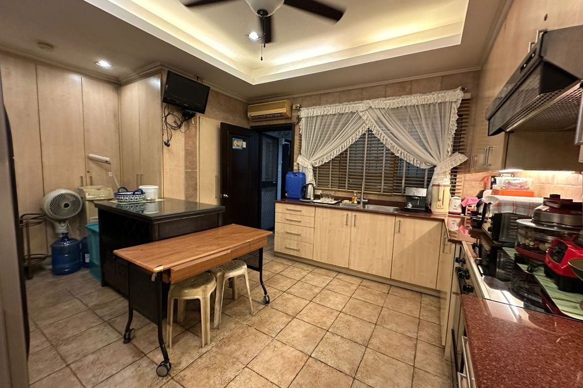 Townhouse for Sale in Addition Hills, Mandaluyong, Metro Manila – photo 8