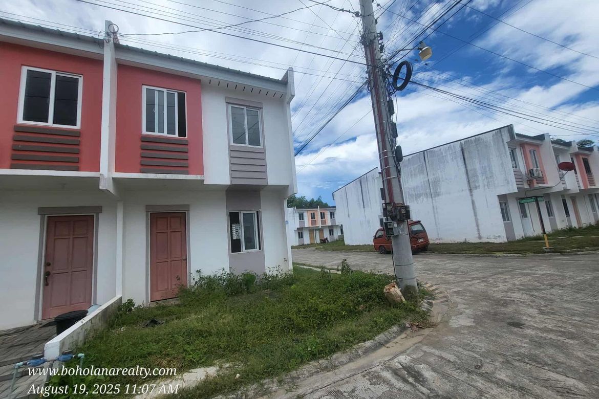 Townhouse for Sale in Dao, Dauis, Bohol