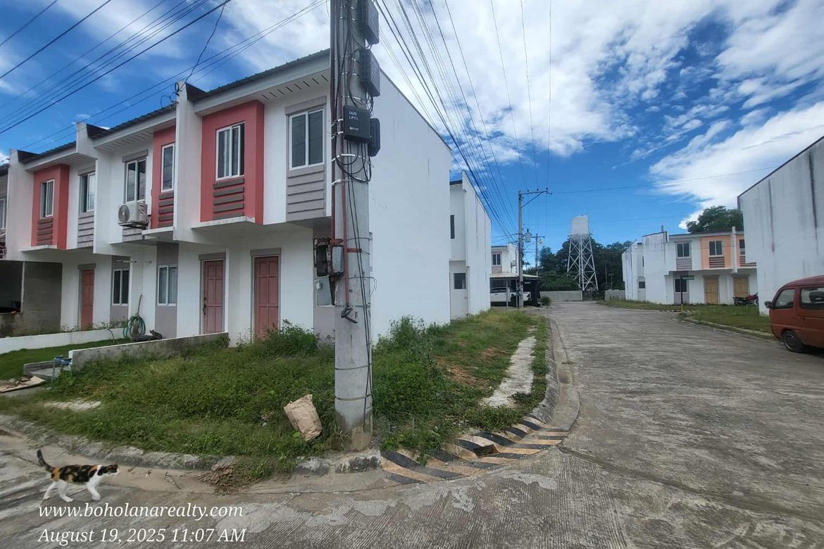 Townhouse for Sale in Dao, Dauis, Bohol – photo 2