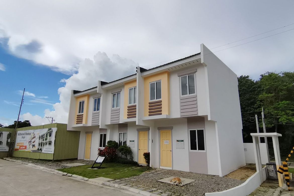 Townhouse for Sale in La Paz, Bogo, Cebu – photo 8