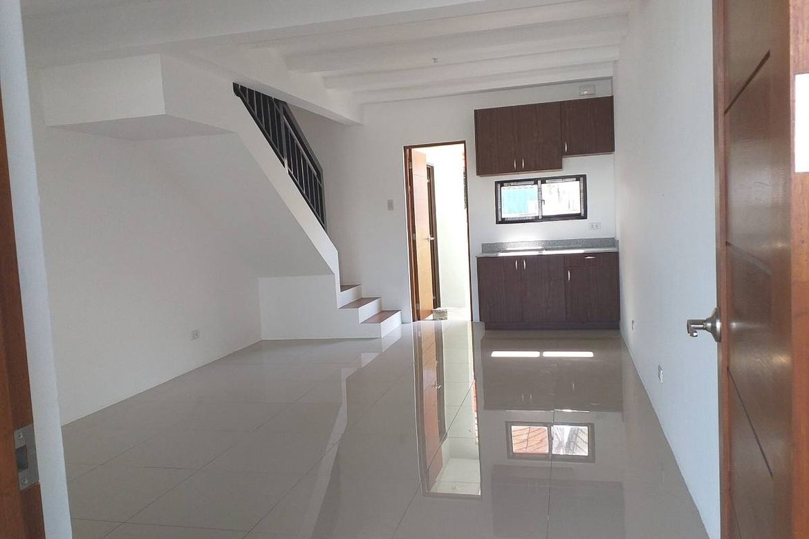 Townhouse for Sale in Manuyo Dos, Las Piñas, Metro Manila – photo 2