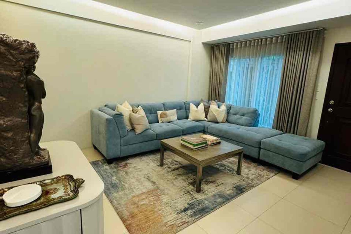 Townhouse for Sale in Pasadeña, San Juan, Metro Manila near LRT-2 Gilmore