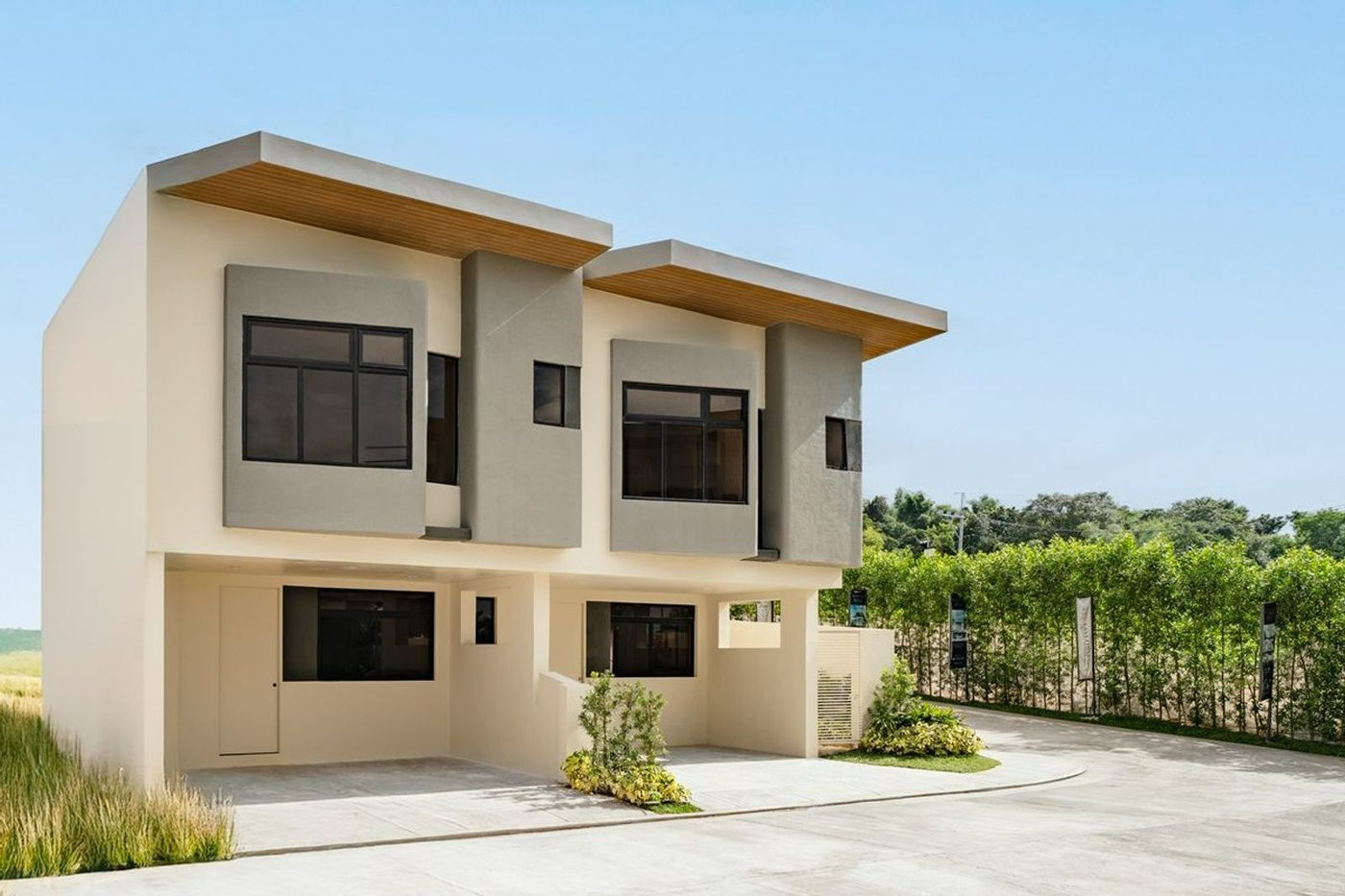 Townhouse on 60.5 SQM Lot for Sale in Aurella Ridge, Pantok, Binangonan, Rizal