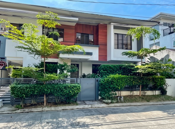 Upscale 3-Bedroom House and Lot for Sale in Mahogany Place 2, Acacia Estates, Taguig
