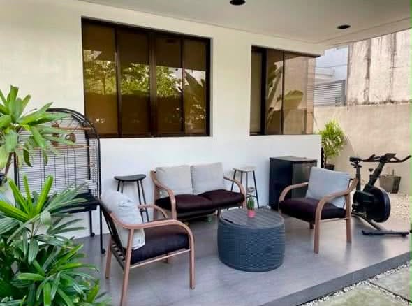 Upscale 3-Bedroom House and Lot for Sale in Mahogany Place 2, Acacia Estates, Taguig – photo 4