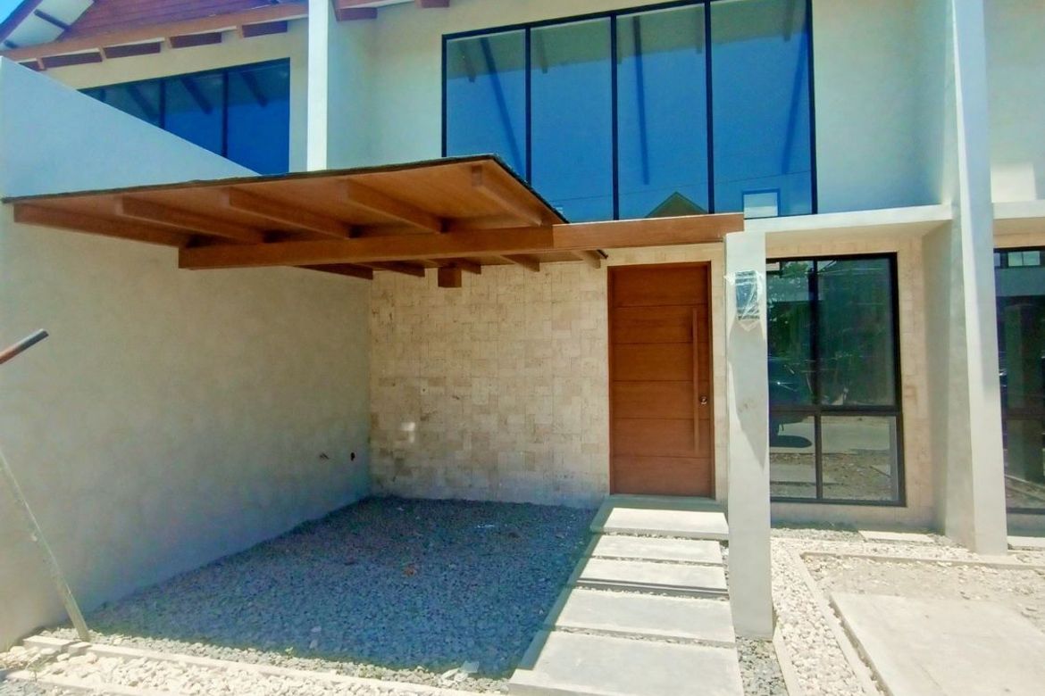 Villa for Sale in Guinsay, Danao, Cebu