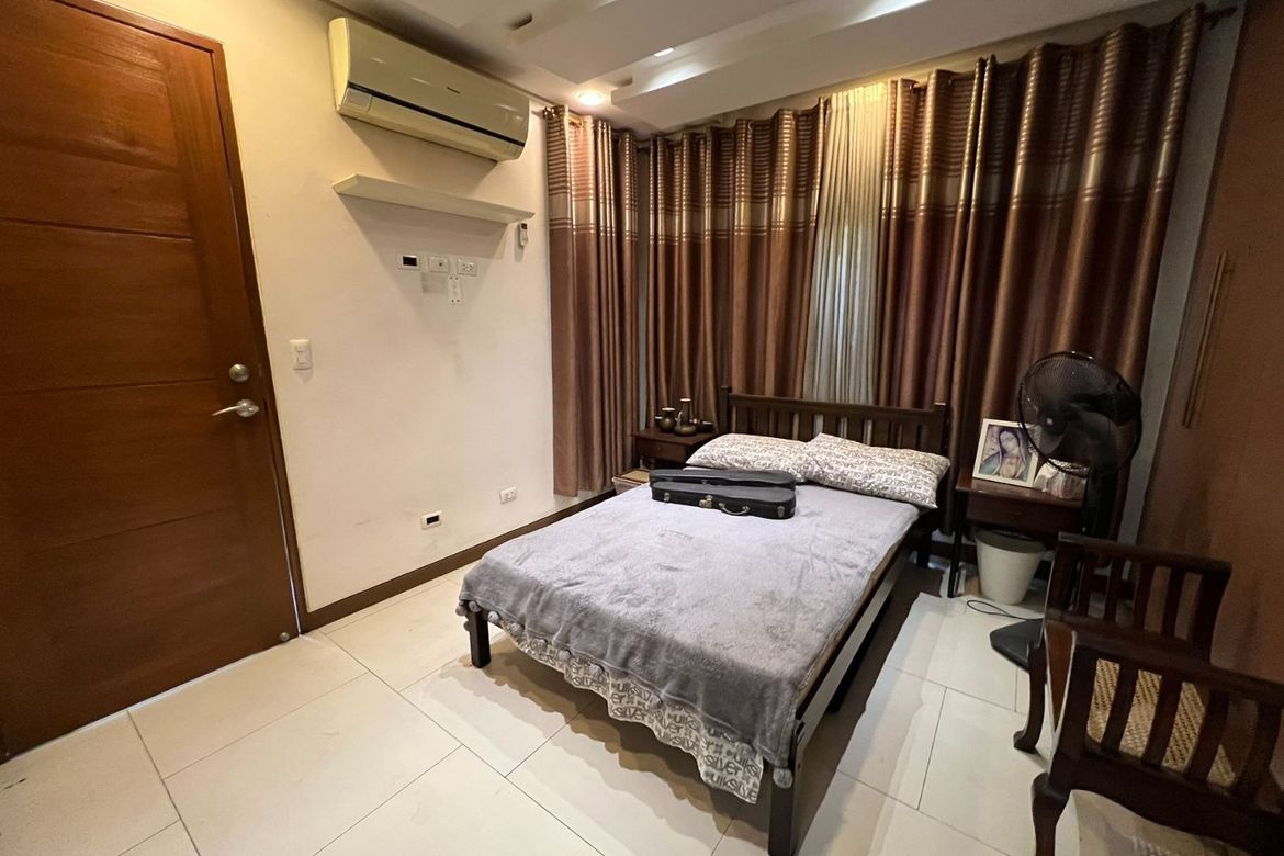 Villa for Sale in Sacred Heart, Quezon City, Metro Manila near MRT-3 Kamuning – photo 2