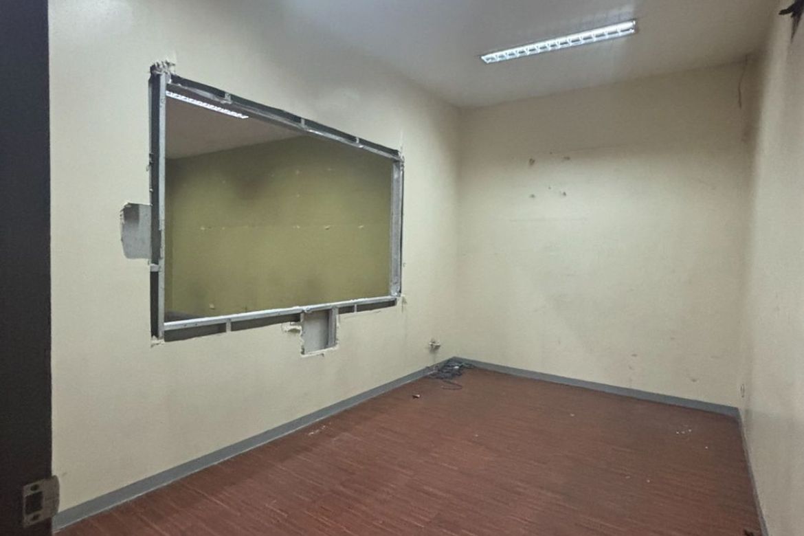 Warehouse / Factory for Rent in Pio Del Pilar, Makati, Metro Manila photo 6