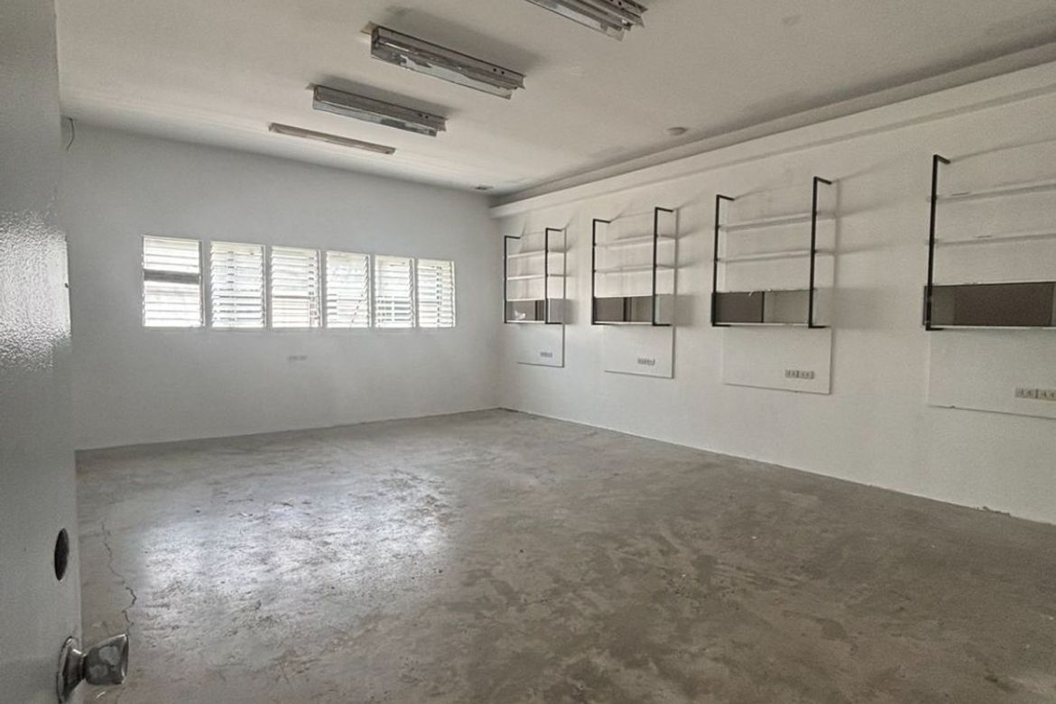 Warehouse / Factory for Rent in Pio Del Pilar, Makati, Metro Manila photo 4
