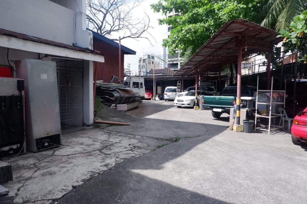 Warehouse / Factory for Sale in Malate, Manila, Metro Manila near LRT-1 Vito Cruz