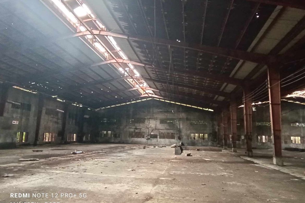 Warehouse / Factory for Sale in Pinyahan, Quezon City, Metro Manila near MRT-3 Kamuning – photo 3